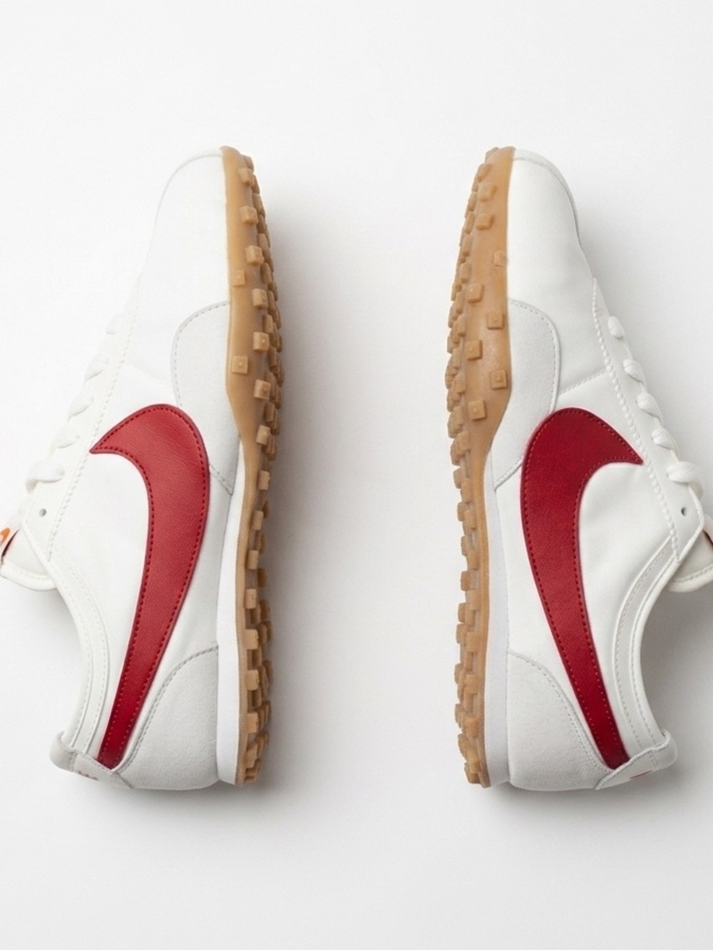 Nike Moon shoe - white/red - women’s 9 - NWOT